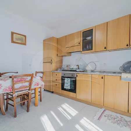 La Rondine Su - Goelba Apartment